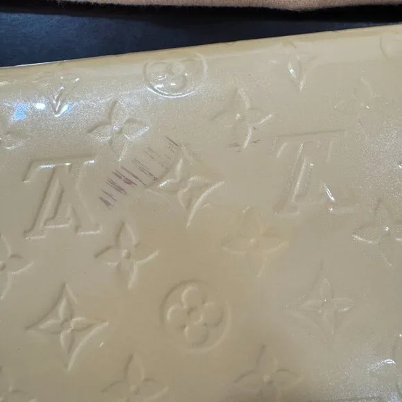 Louis Vuitton Vernis Anna Chain Clutch / Crossbody Bag (removable strap)– Beige - Picture 10 of 13